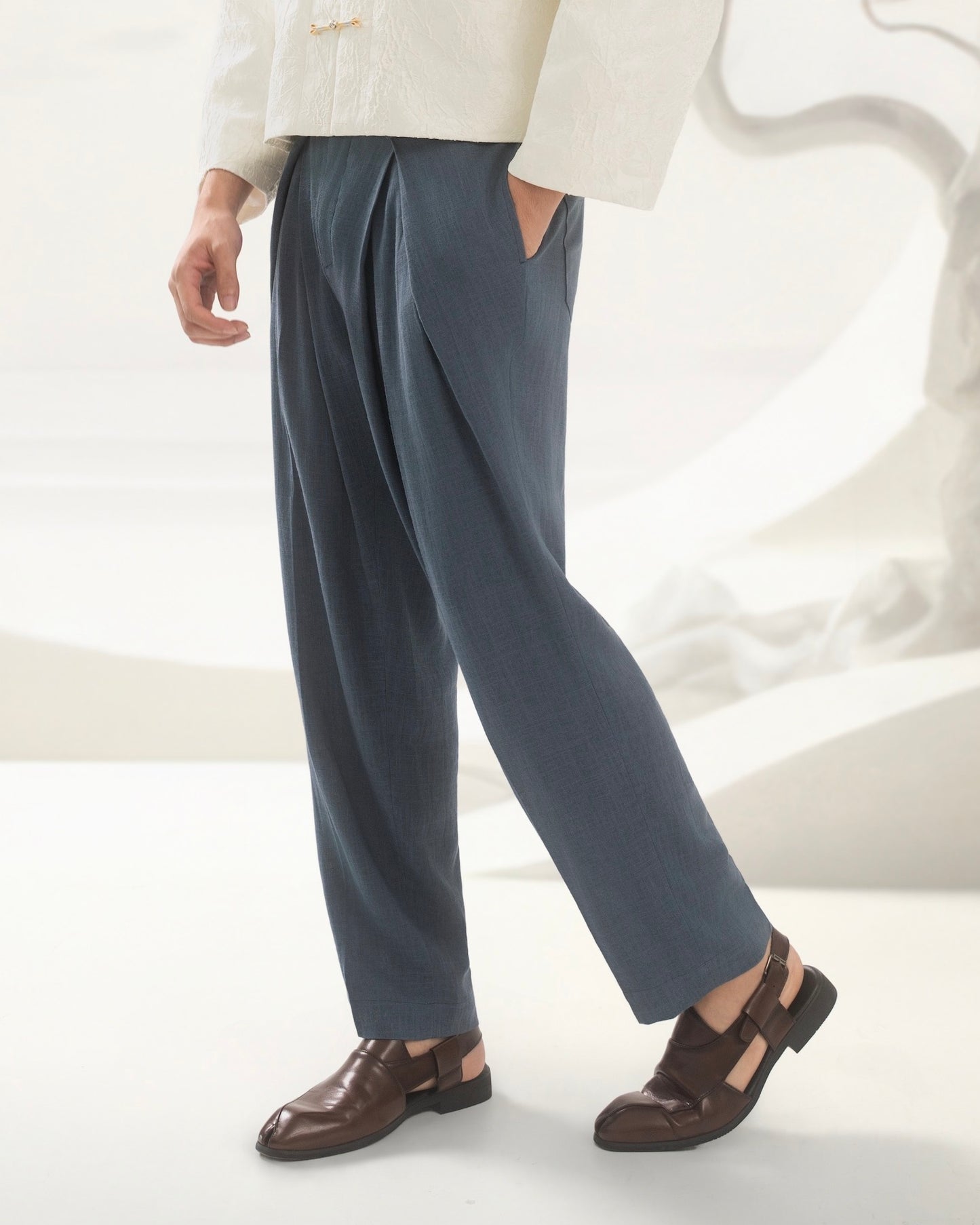 Zhi Lín pleated linen pants in blue