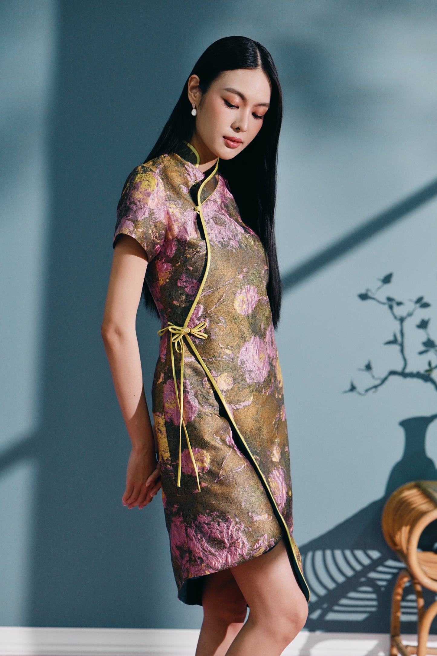 Wǔ Yí wrap Qipao in Brocade