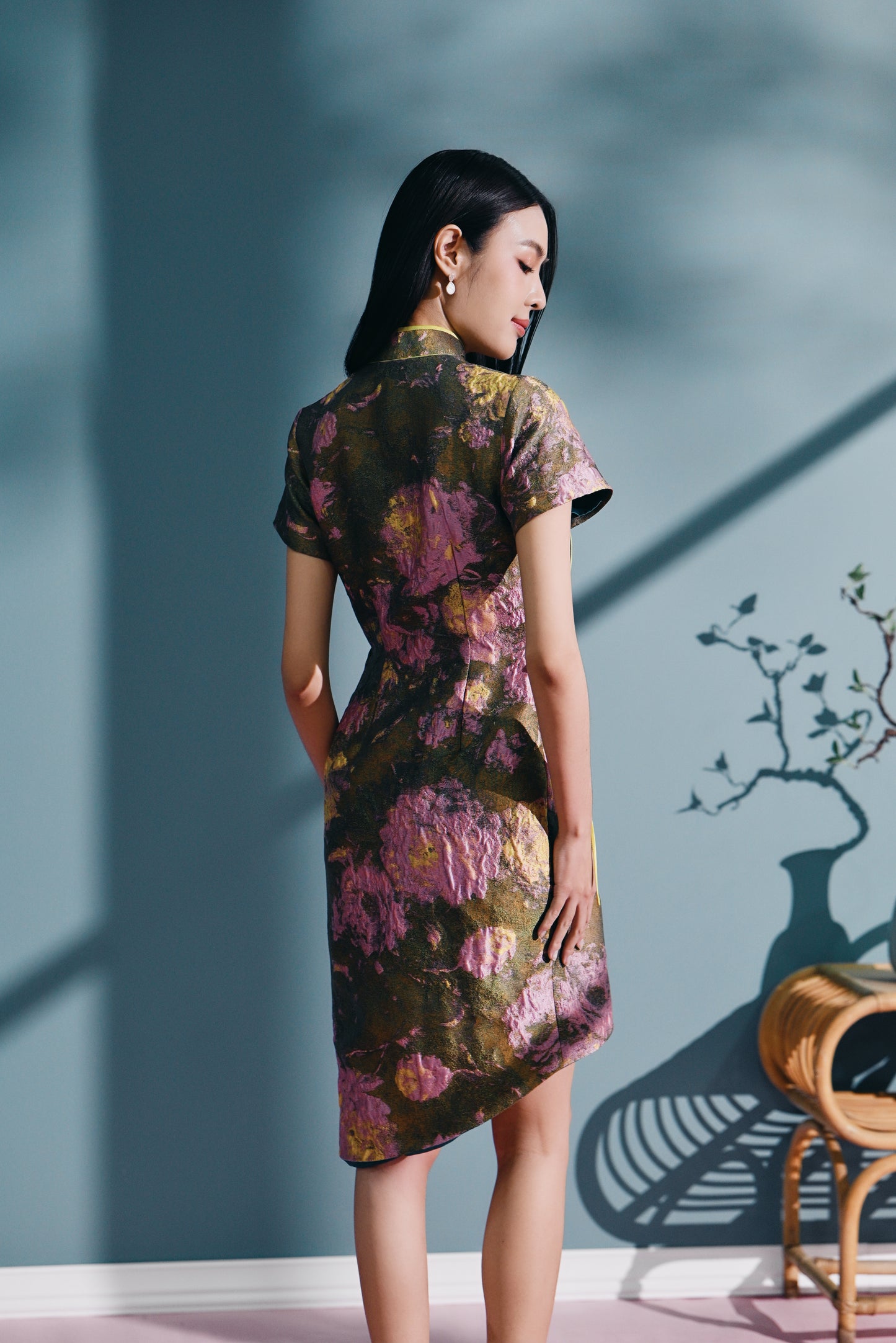 Wǔ Yí wrap Qipao in Brocade