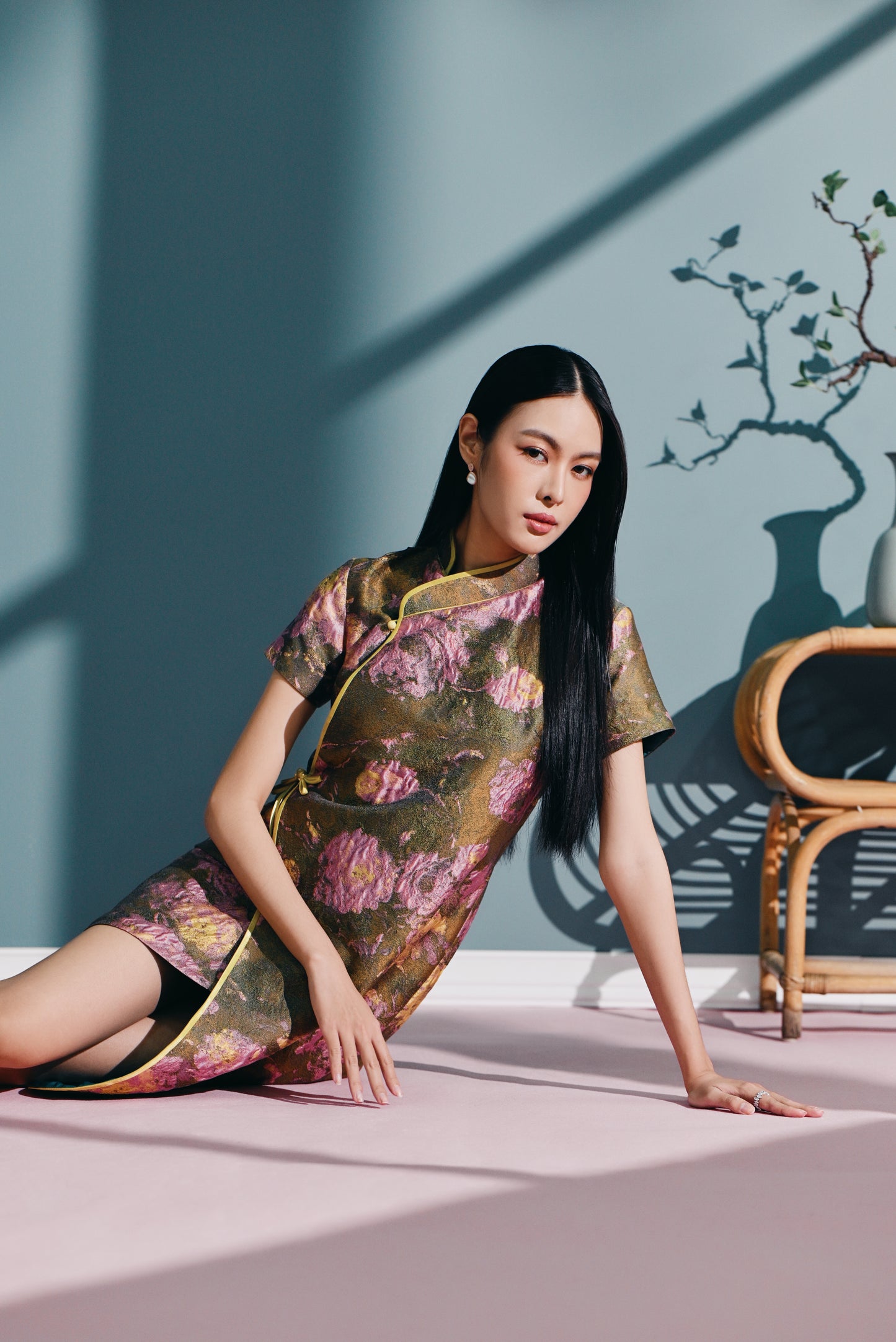 Wǔ Yí wrap Qipao in Brocade