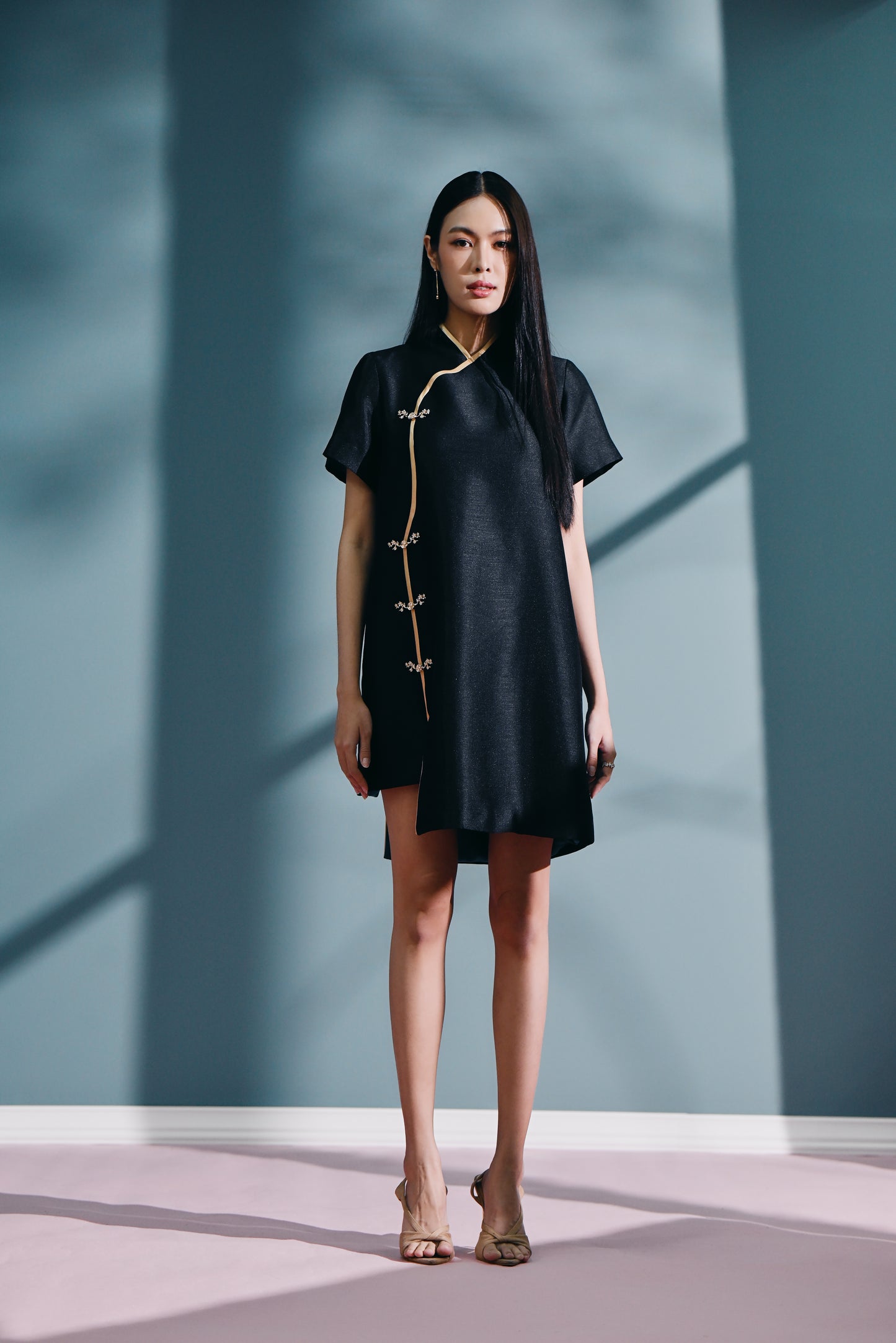 Pǔ ěr Relaxed Qipao Dress in Twill Taffeta