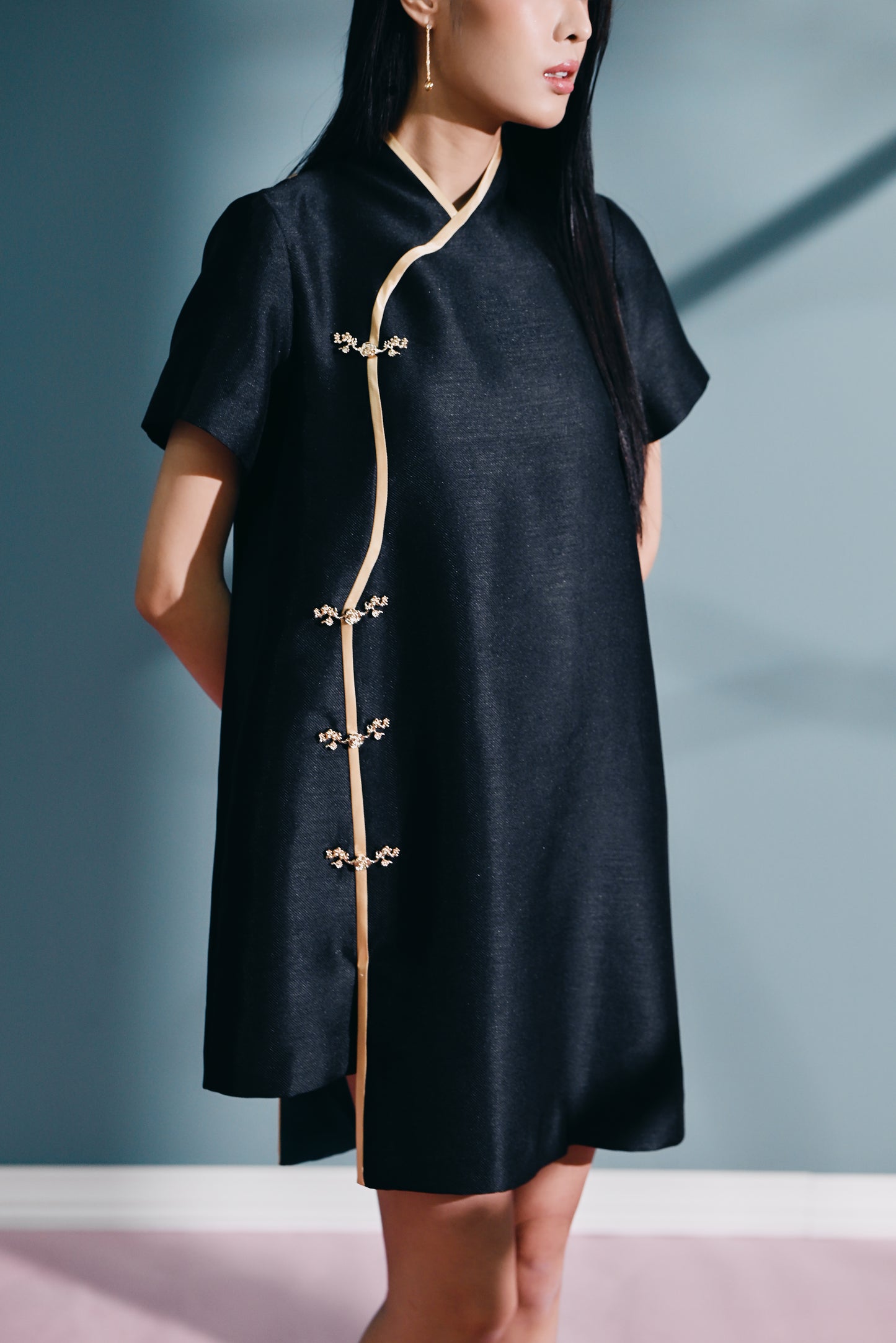 Pǔ ěr Relaxed Qipao Dress in Twill Taffeta