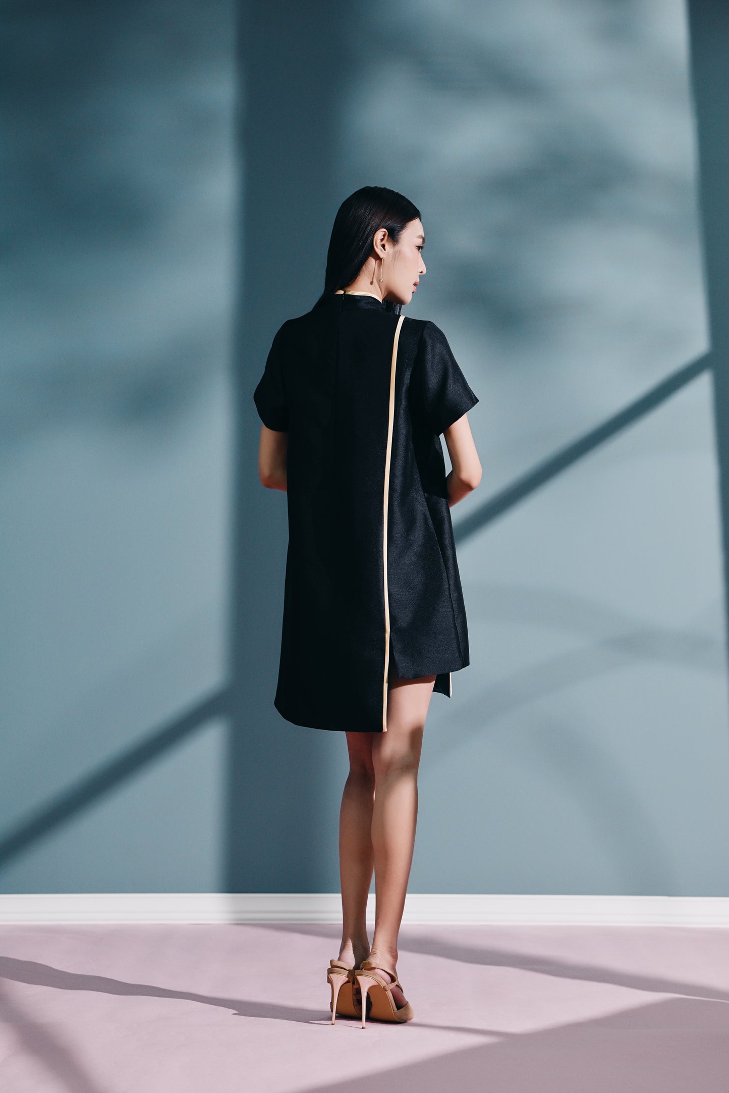 Pǔ ěr Relaxed Qipao Dress in Twill Taffeta