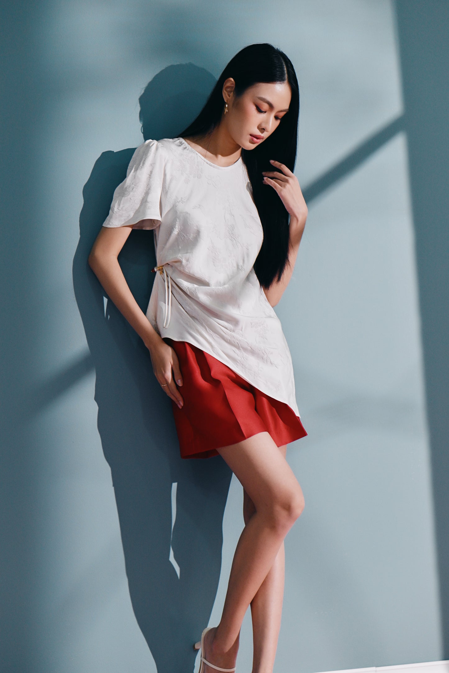 Mò li draped top in white jacquard