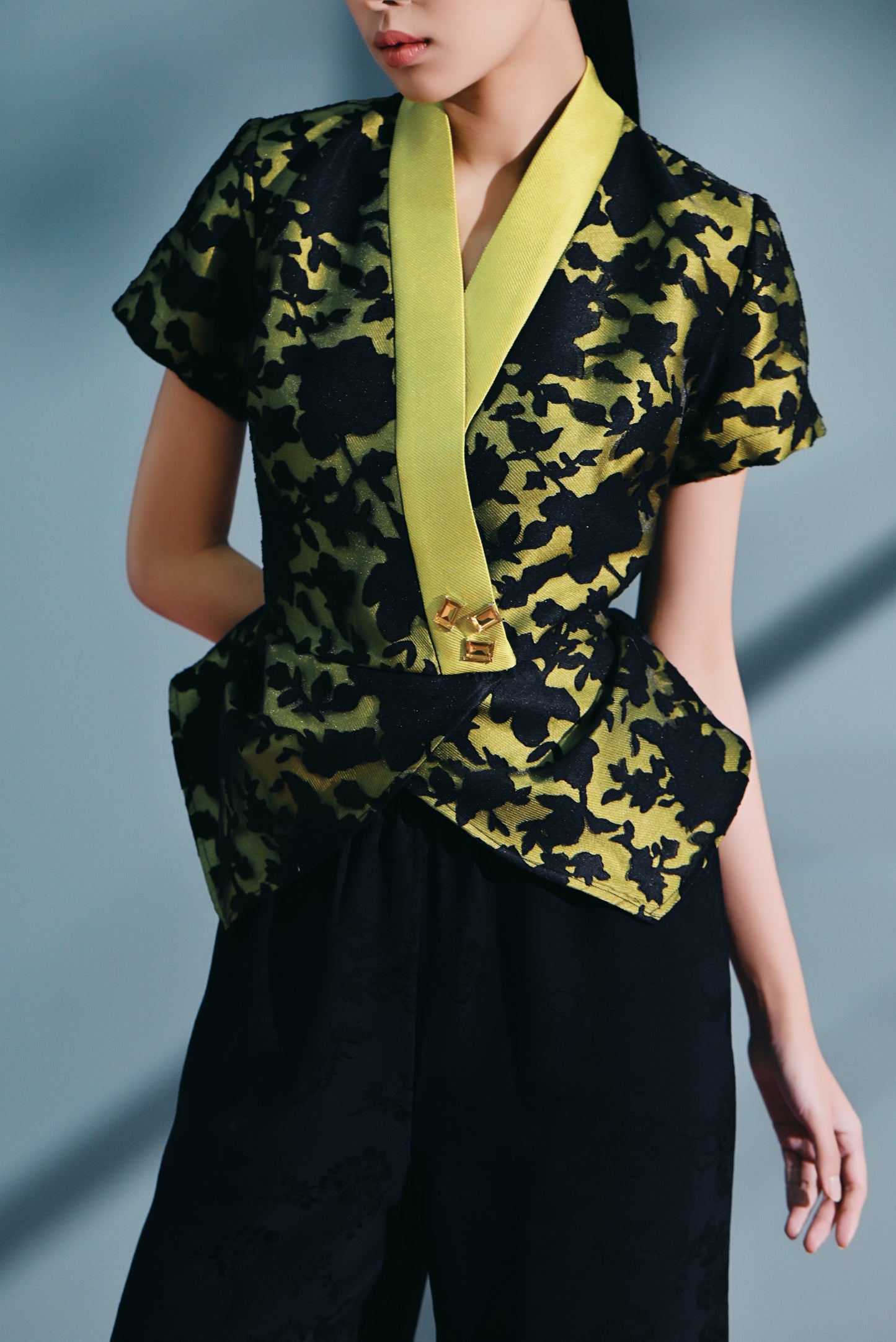 Diān Hóng Wrap Top in floral Devoré