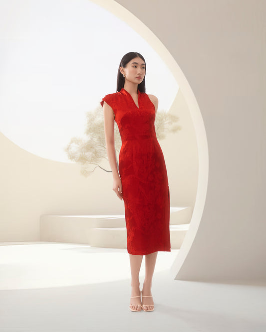 Pû Tién Qipao in red jacquard
