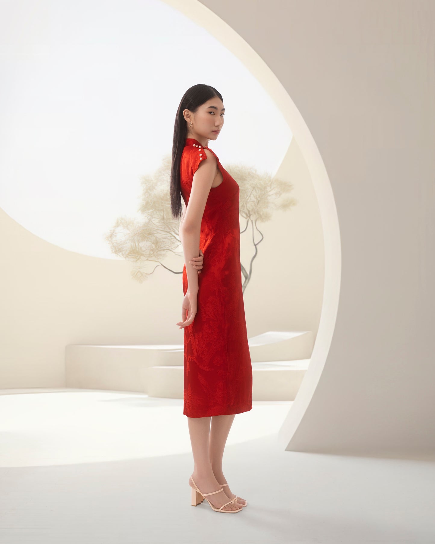 Pû Tién Qipao in red jacquard