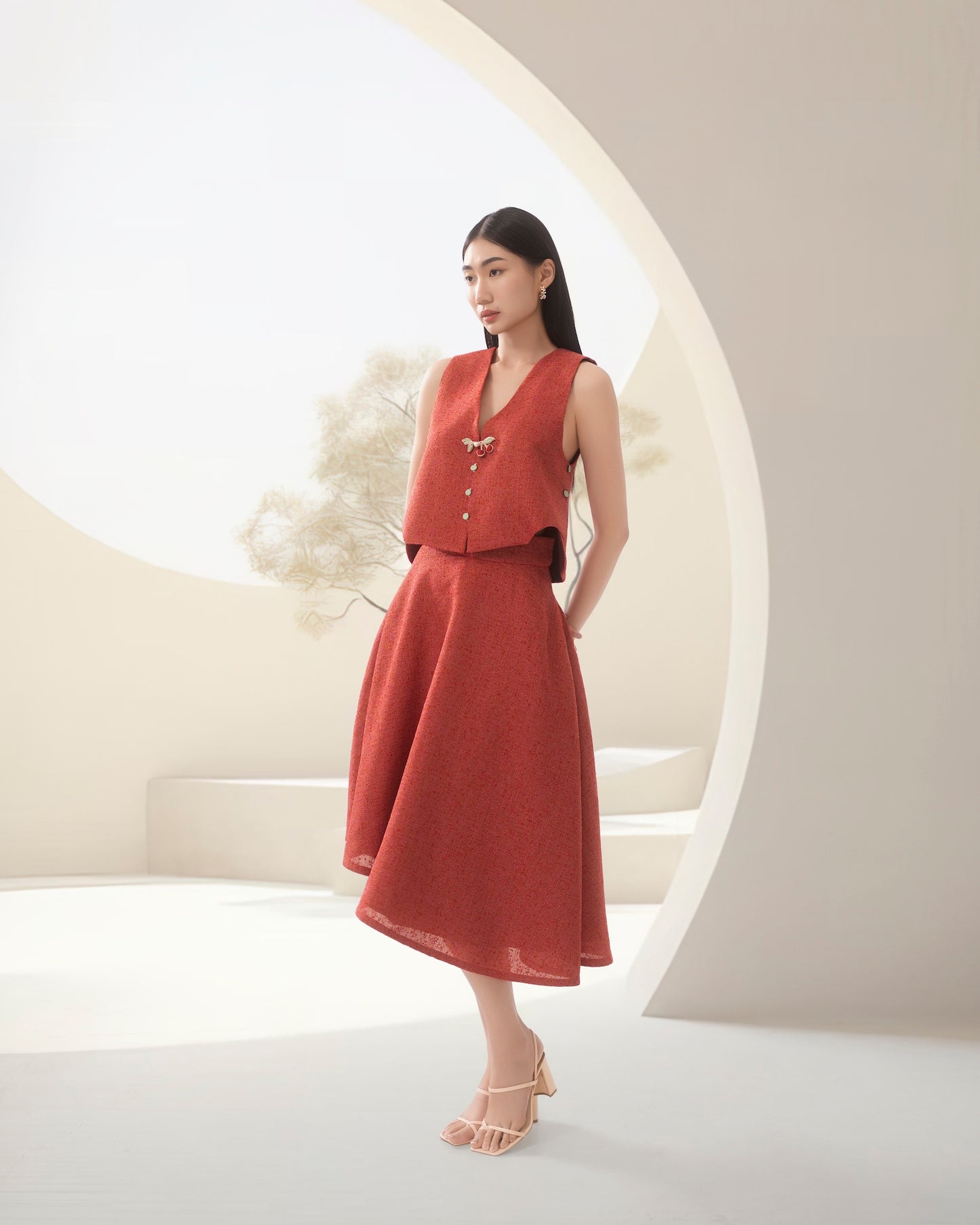 Xiè Lín cropped top in red tweed