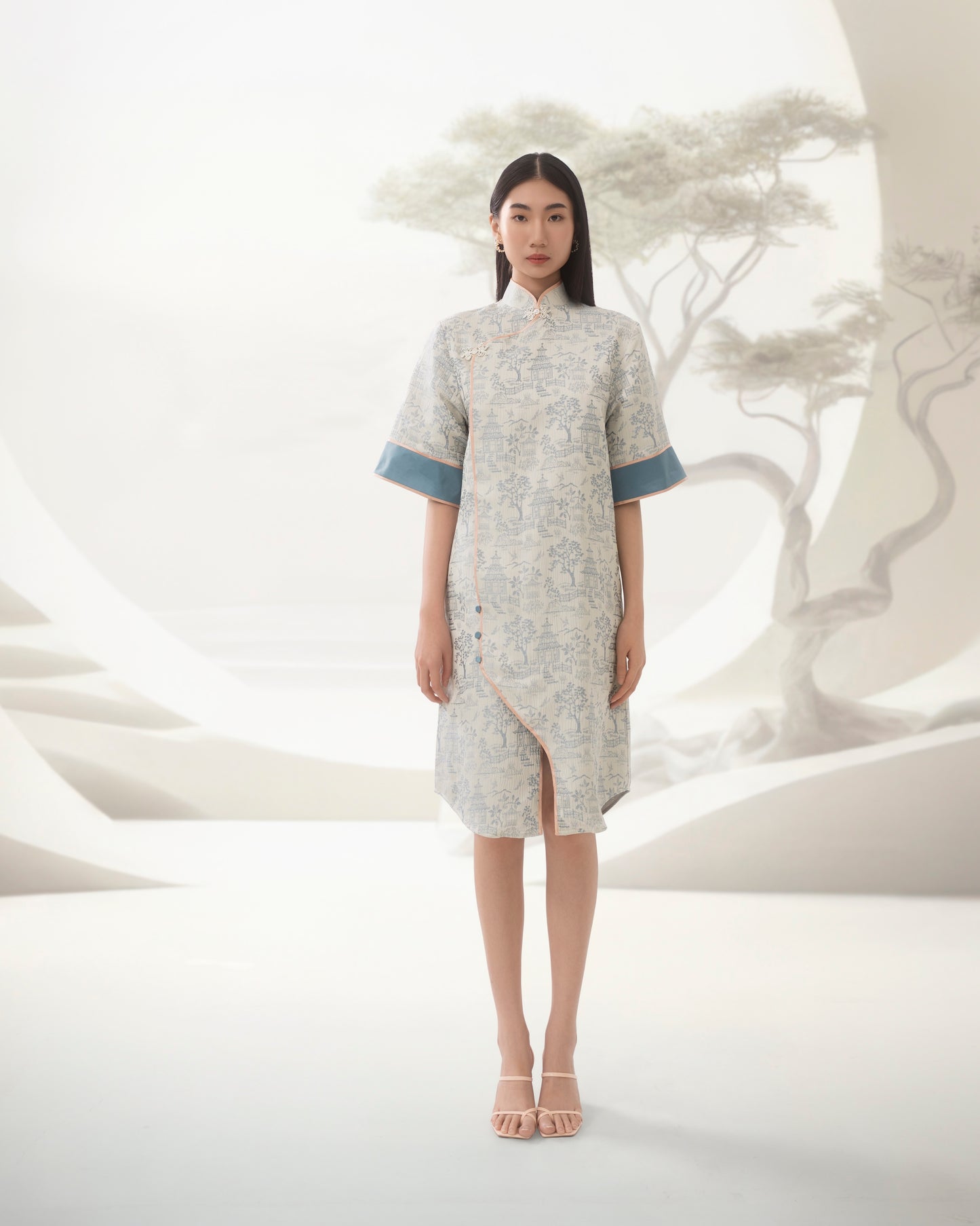 Yí Hé Yuán dress in soft blue jacquard