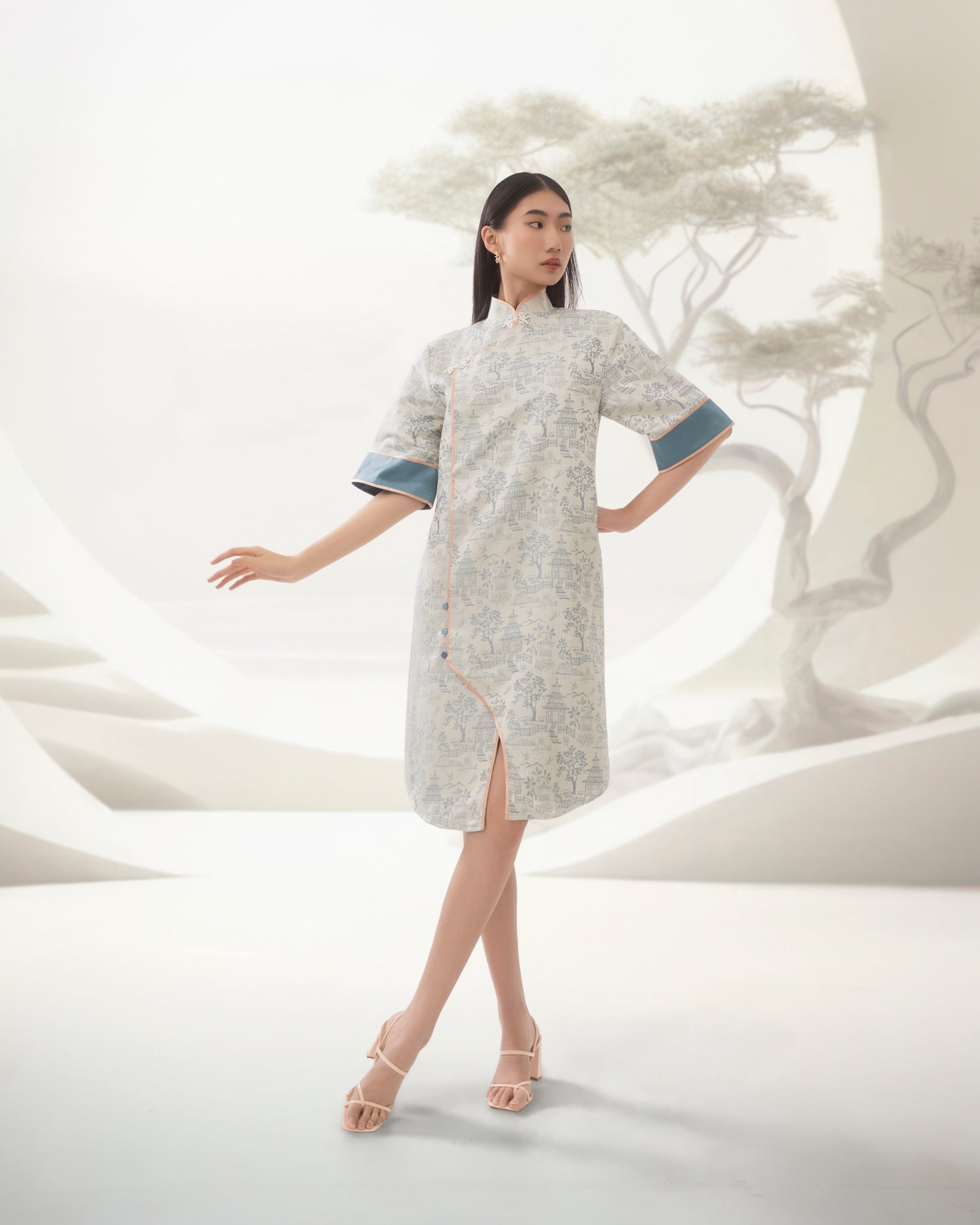 Yí Hé Yuán dress in soft blue jacquard