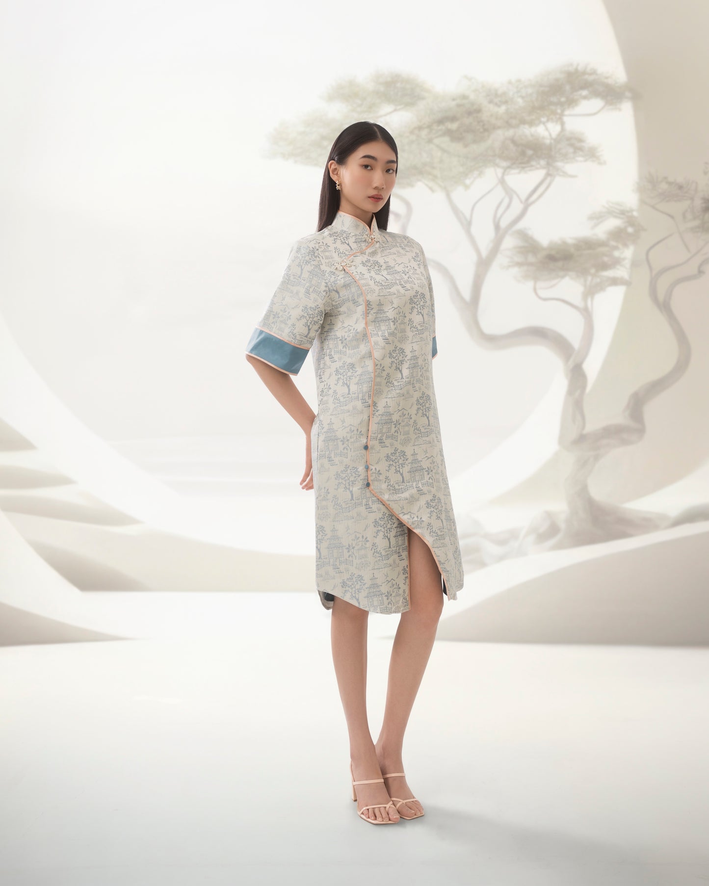 Yí Hé Yuán dress in soft blue jacquard