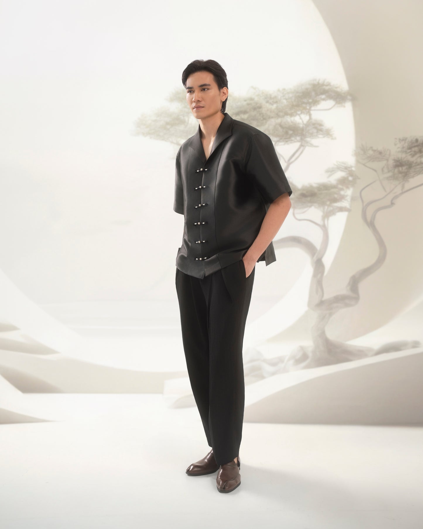 Yù Yuán Mikado shirt in Black