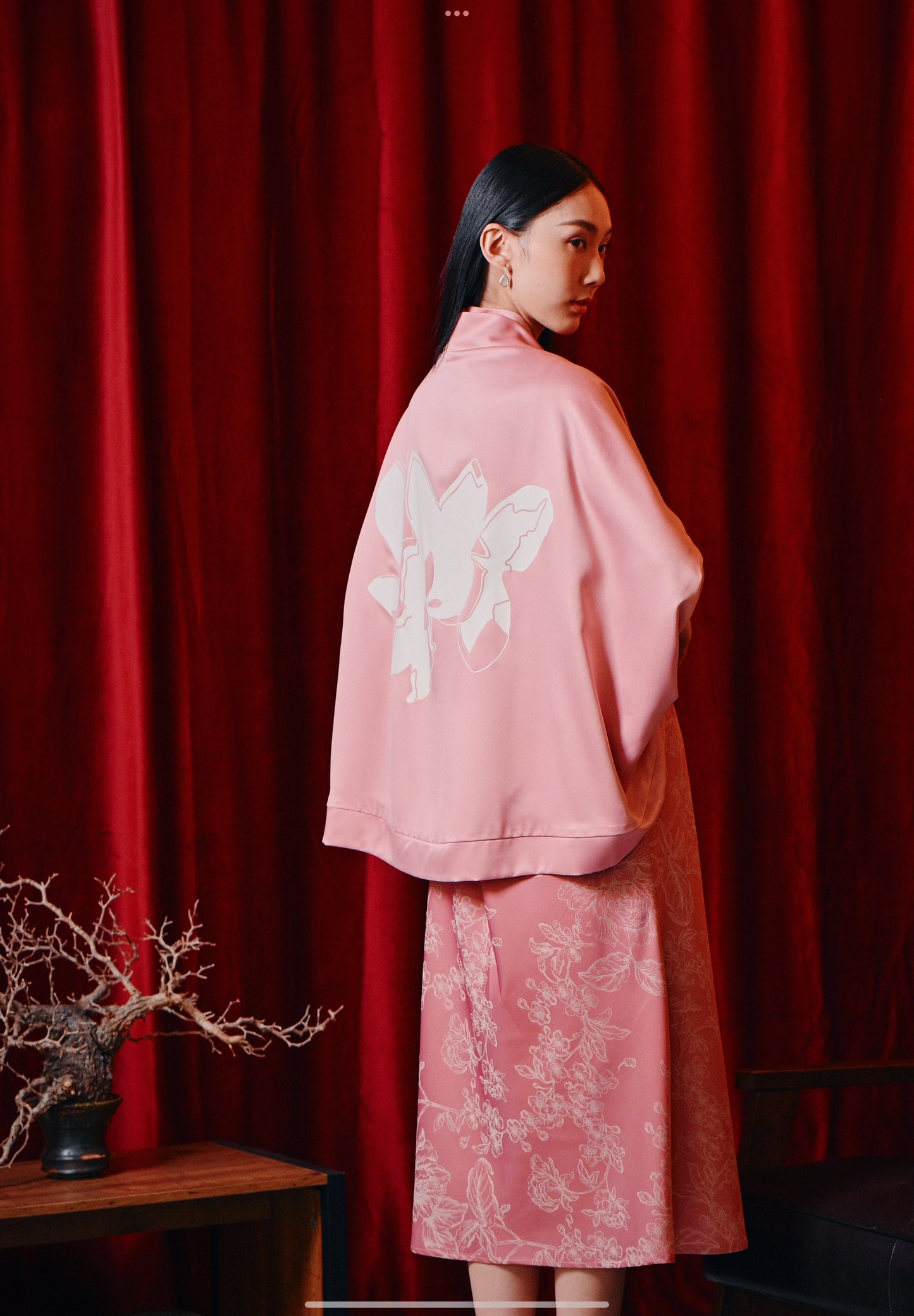 Jīn bolero in dusty pink satin