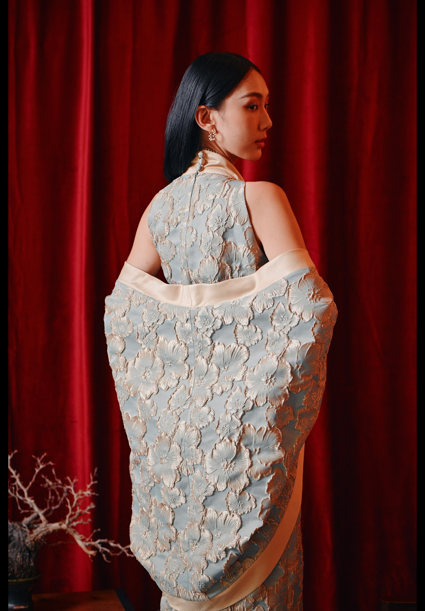 Jīn bolero in porcelain blue brocade with gold accent