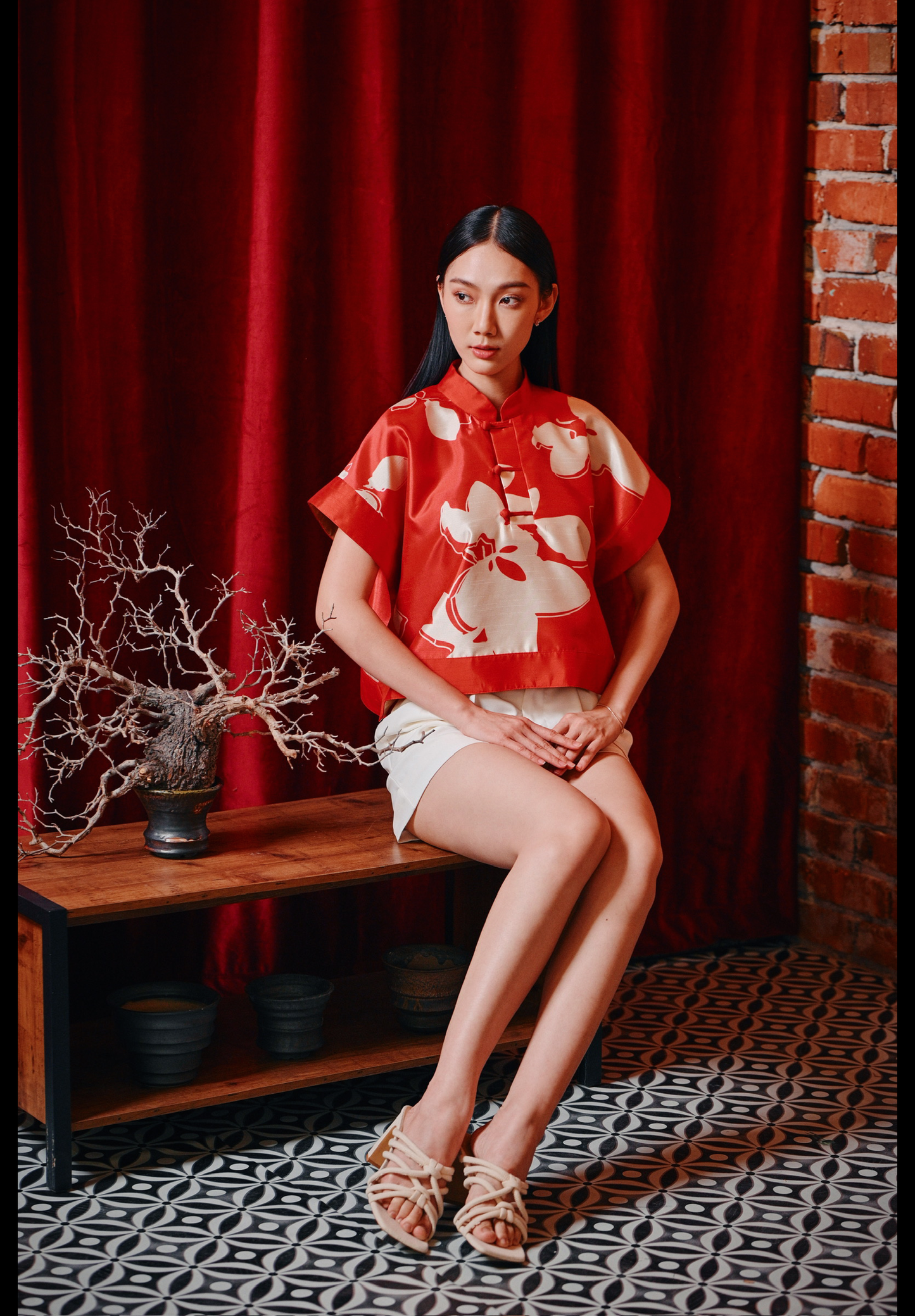 Liàng Handkerchief top in red shantung