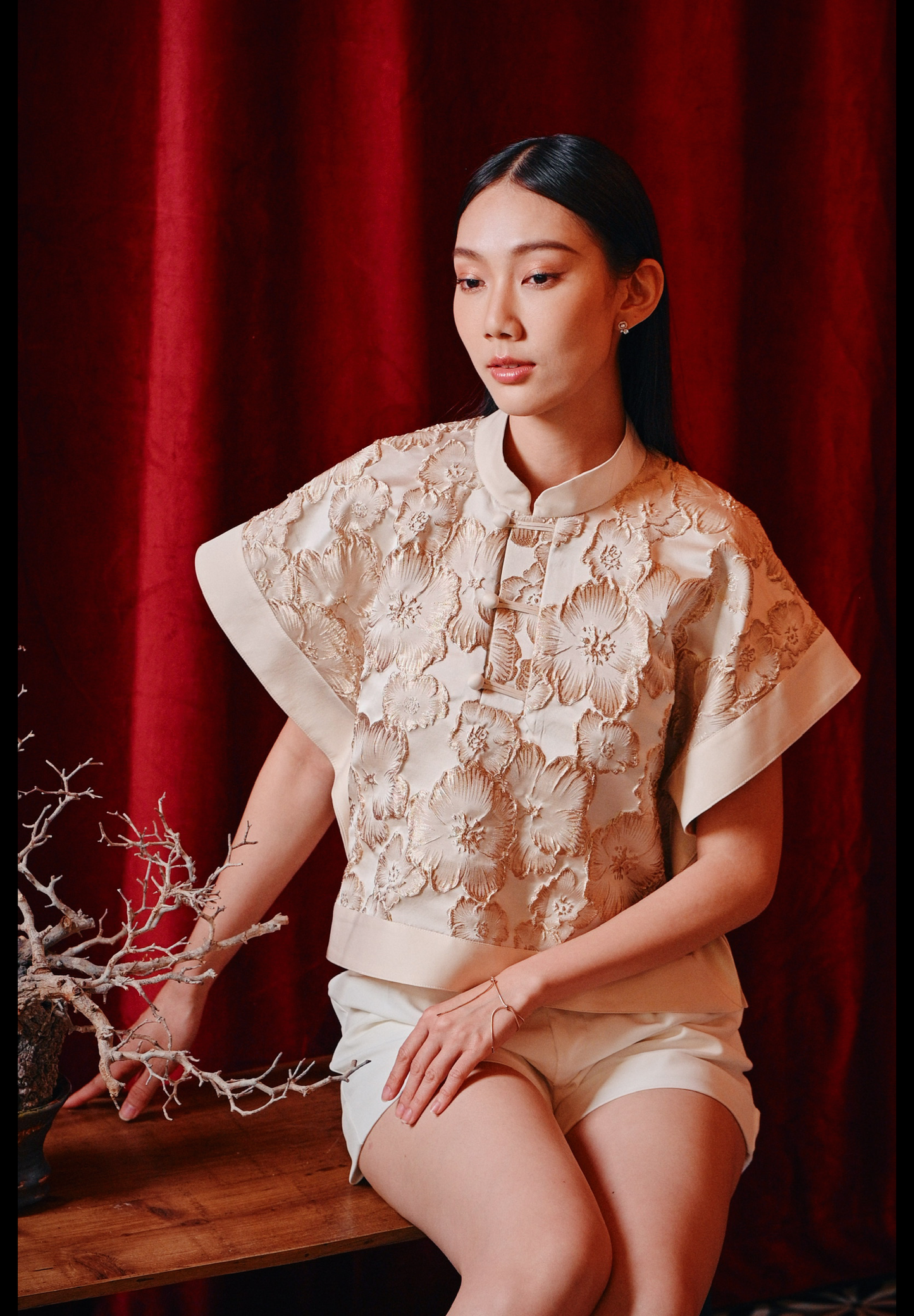 Liàng Handkerchief top in gold brocade