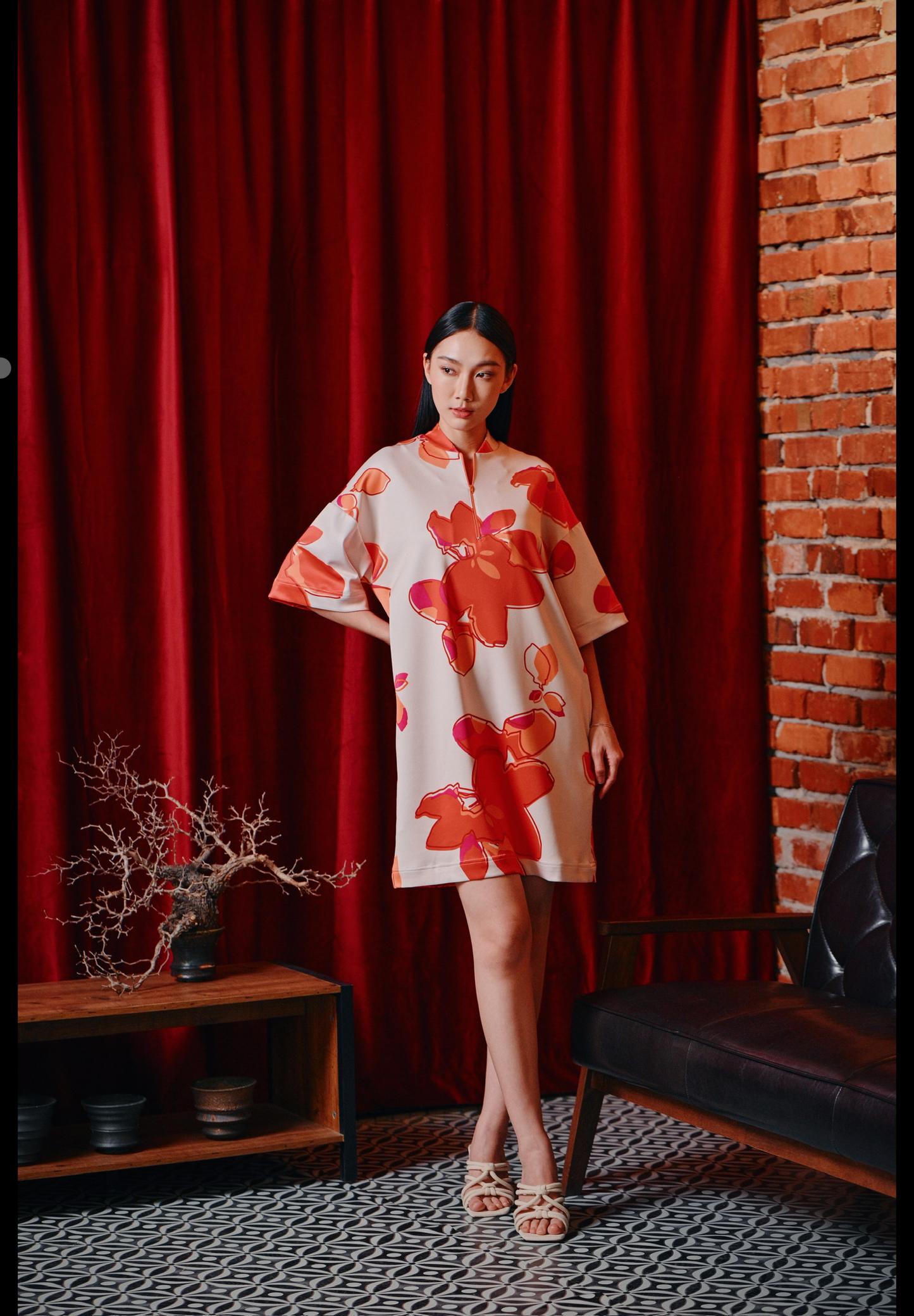 Xīn loose fit dress in red floral print