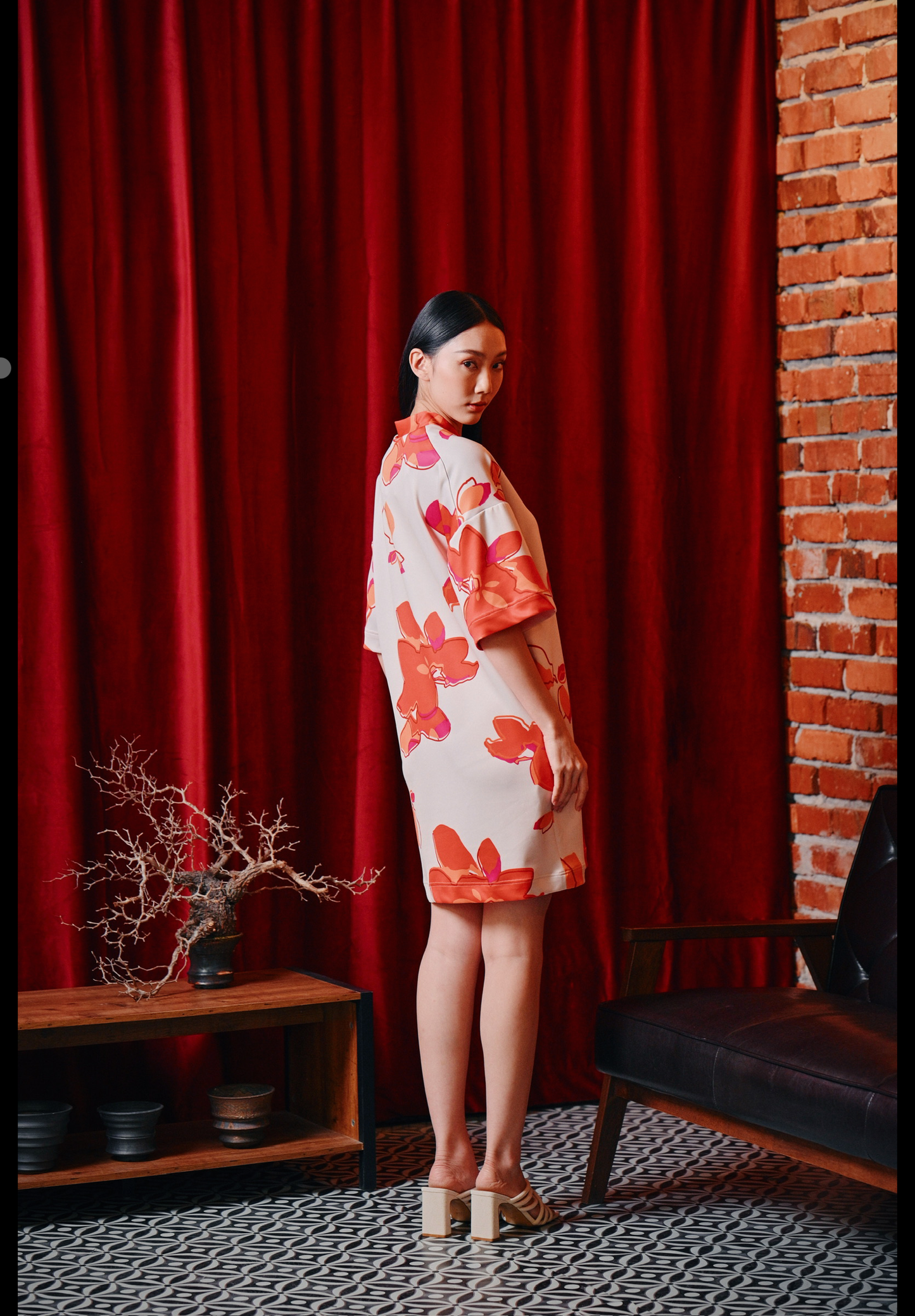 Xīn loose fit dress in red floral print