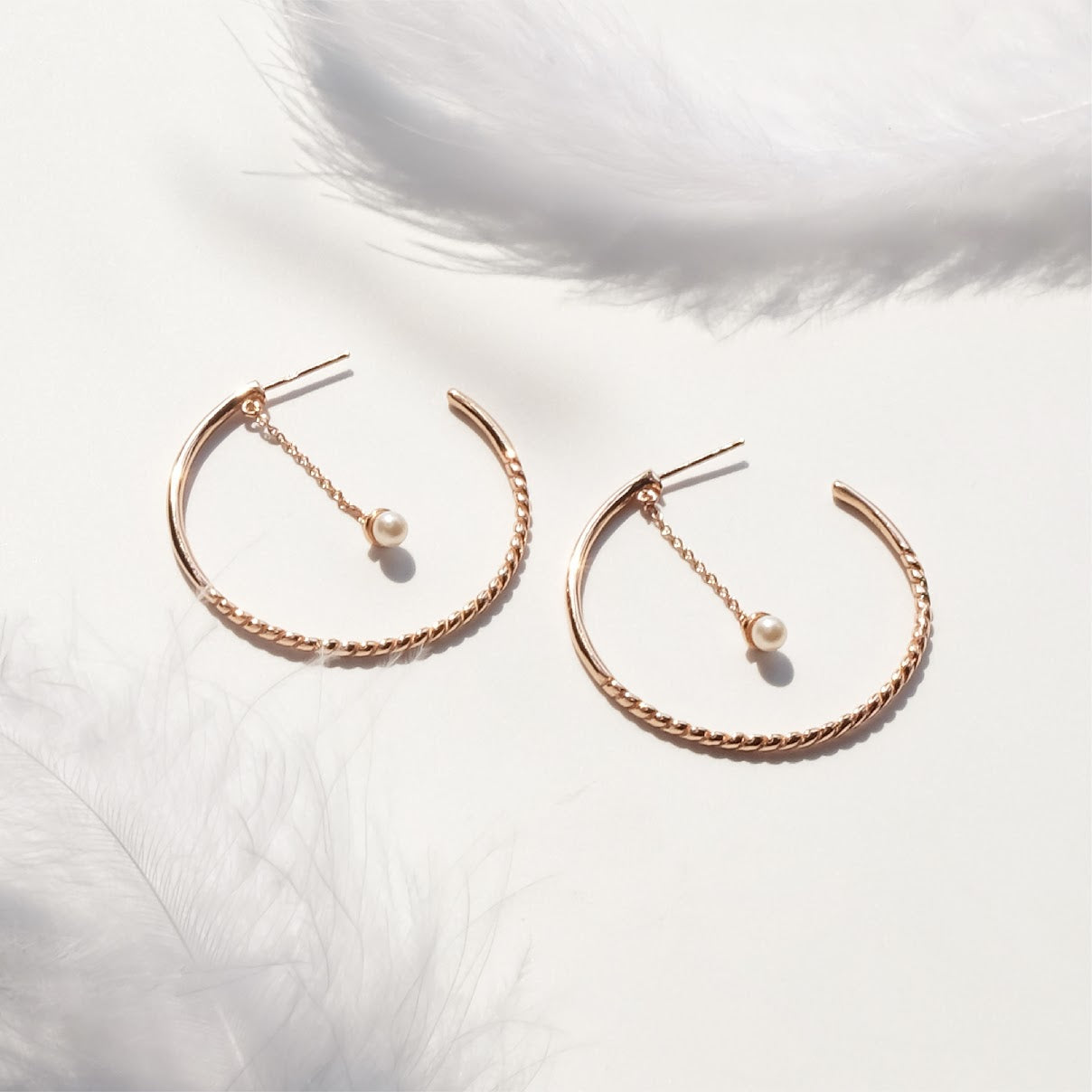Half hoop earring with crystal ER003