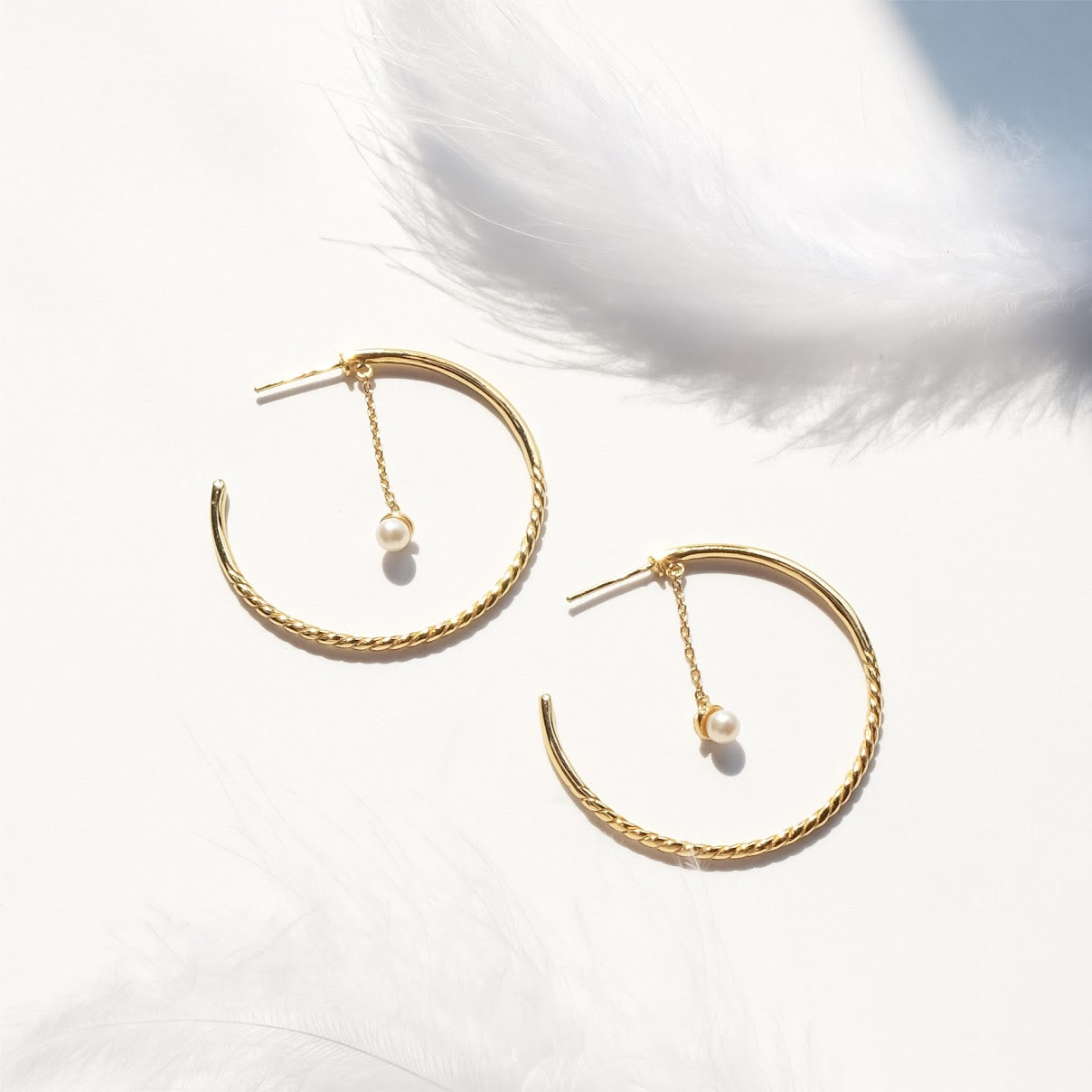 Half hoop earring with crystal ER003