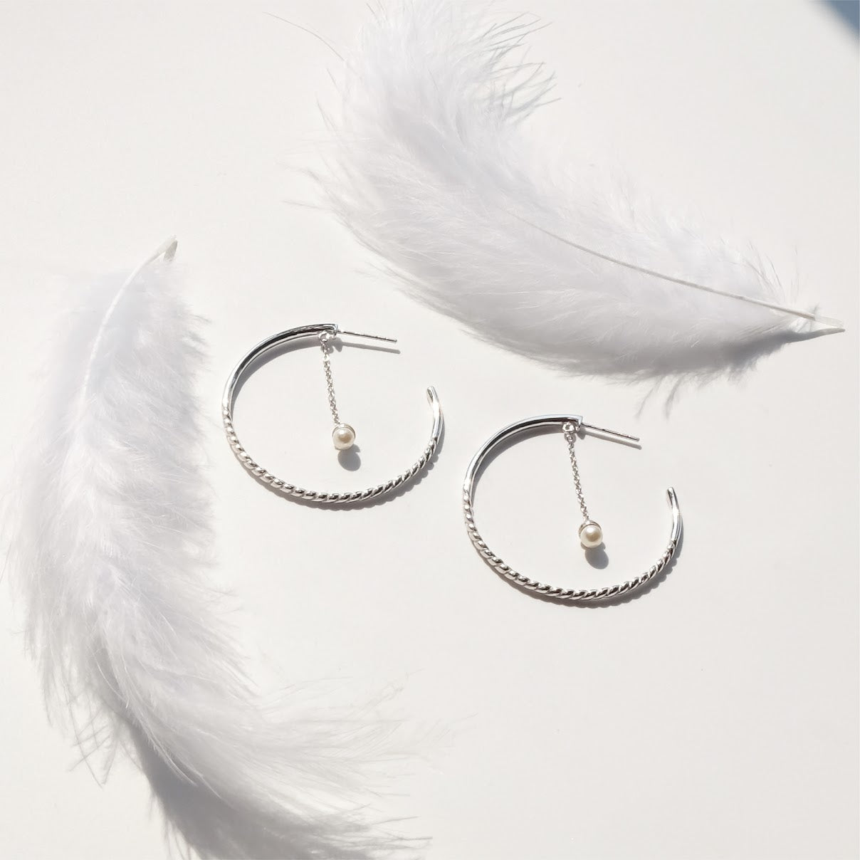 Half hoop earring with crystal ER003