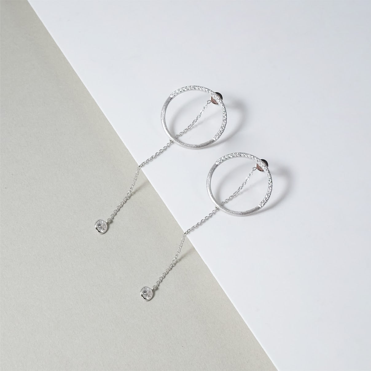 Interchangeable hoop earrings with dangling crystal ER010