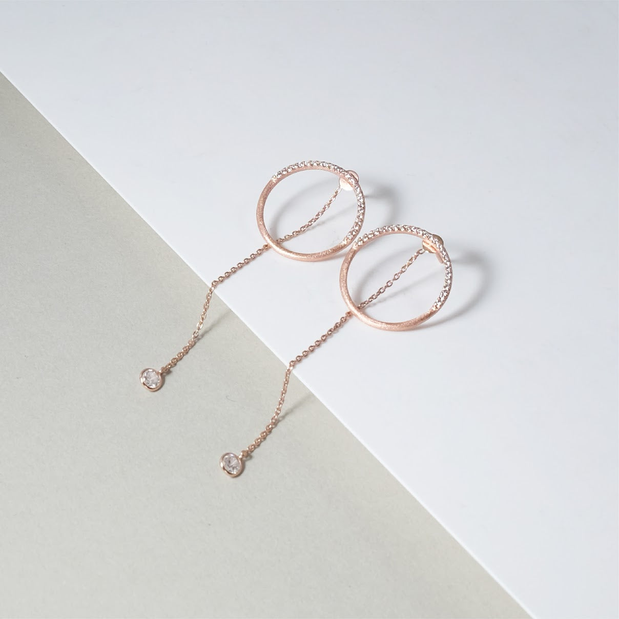 Interchangeable hoop earrings with dangling crystal ER010