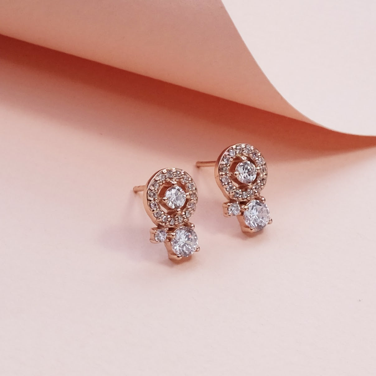 Stud earrings with multi crystals ER012