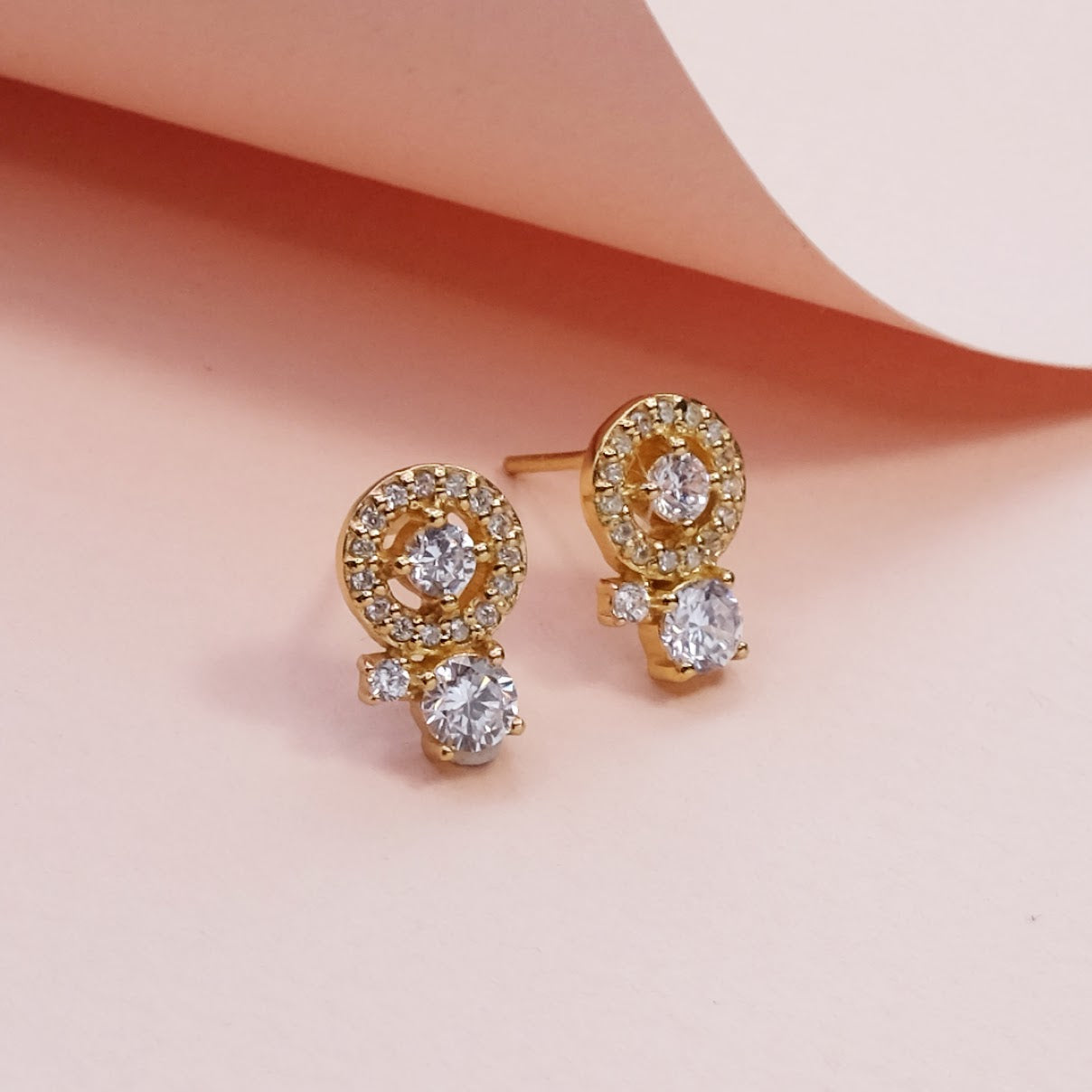 Stud earrings with multi crystals ER012
