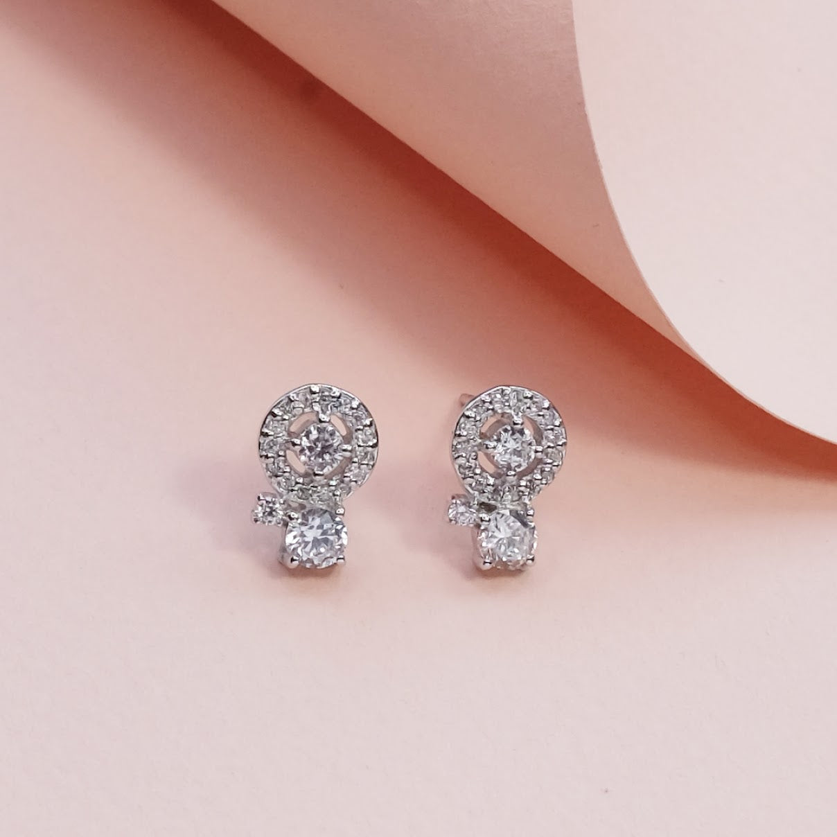 Stud earrings with multi crystals ER012