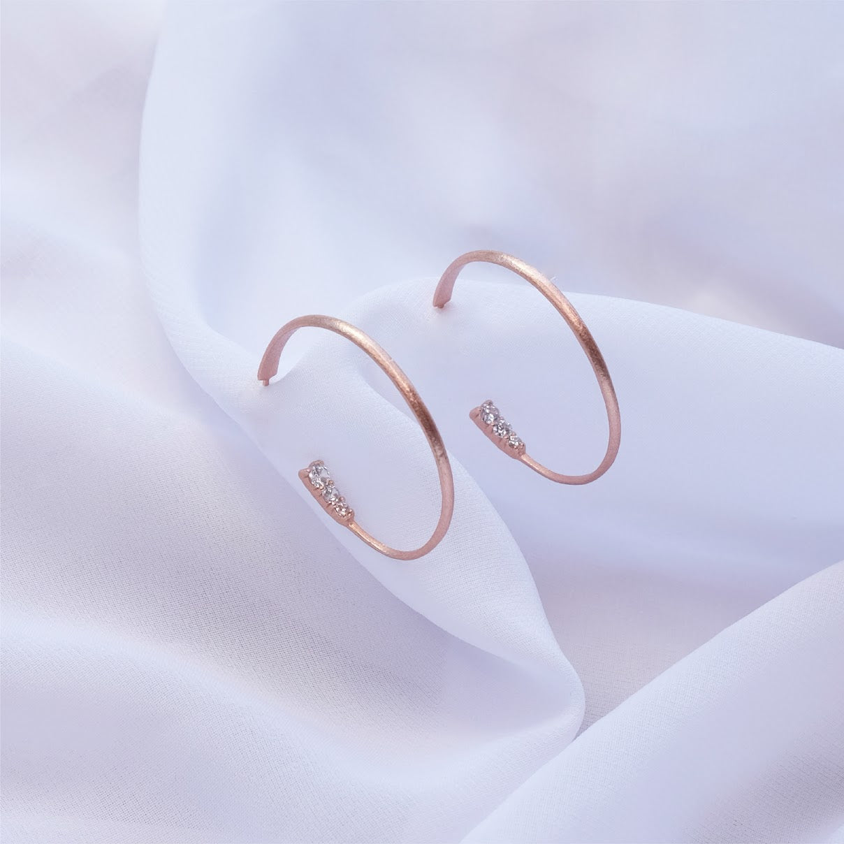 Half hoop earring with crystal ER002