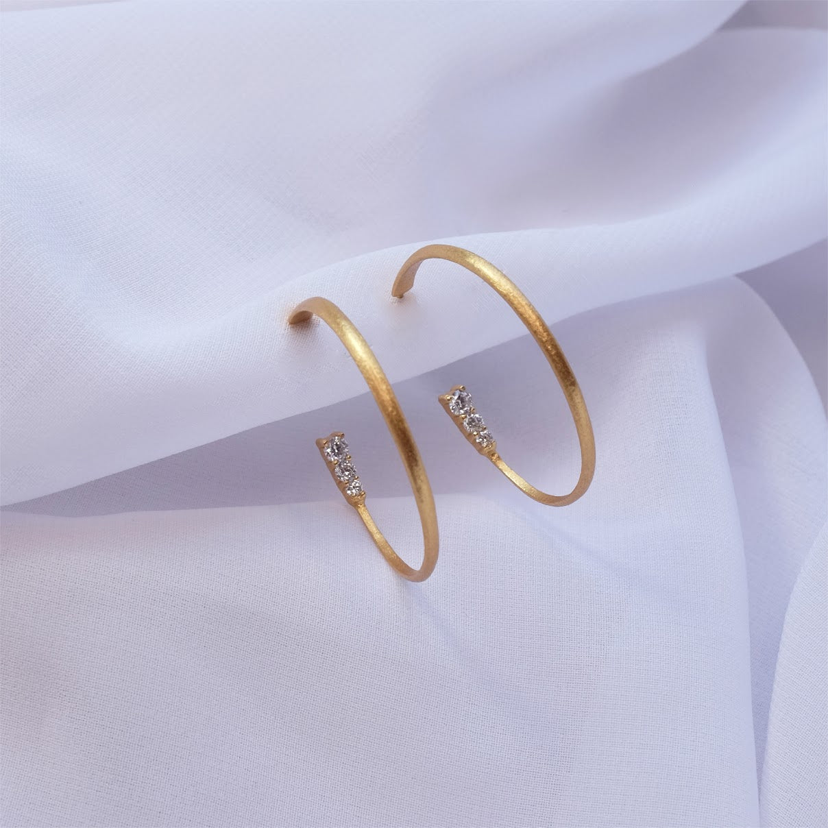 Half hoop earring with crystal ER002
